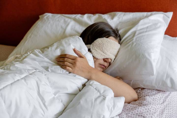 ¿Problemas para quedarse dormido?: Estos son 6 consejos para que pueda conciliar el sueño, según IA