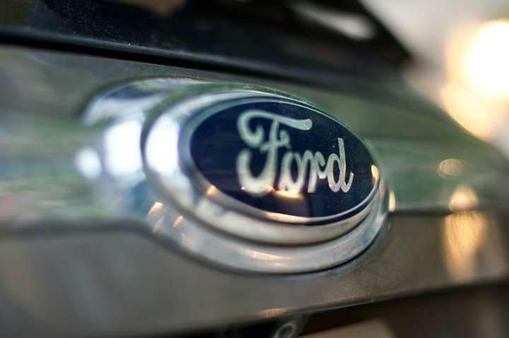 Ford retrasa producción de camioneta eléctrica F-150 Lightning y furgoneta para 2028