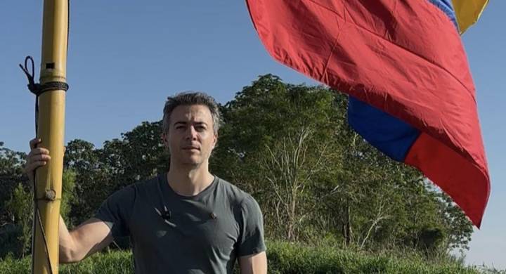 Daniel Quintero fue quien colocó la bandera de Colombia en Santa Rosa: lancheros peruanos lo persiguieron