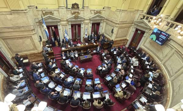 El Senado volvió a frenar la motosierra y le bajó cinco decretos a Milei