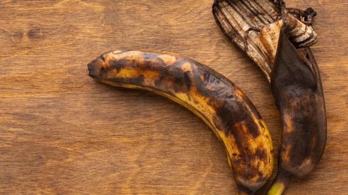 Fin del misterio: la ciencia explicó si es seguro o no comer la parte marrón de las bananas