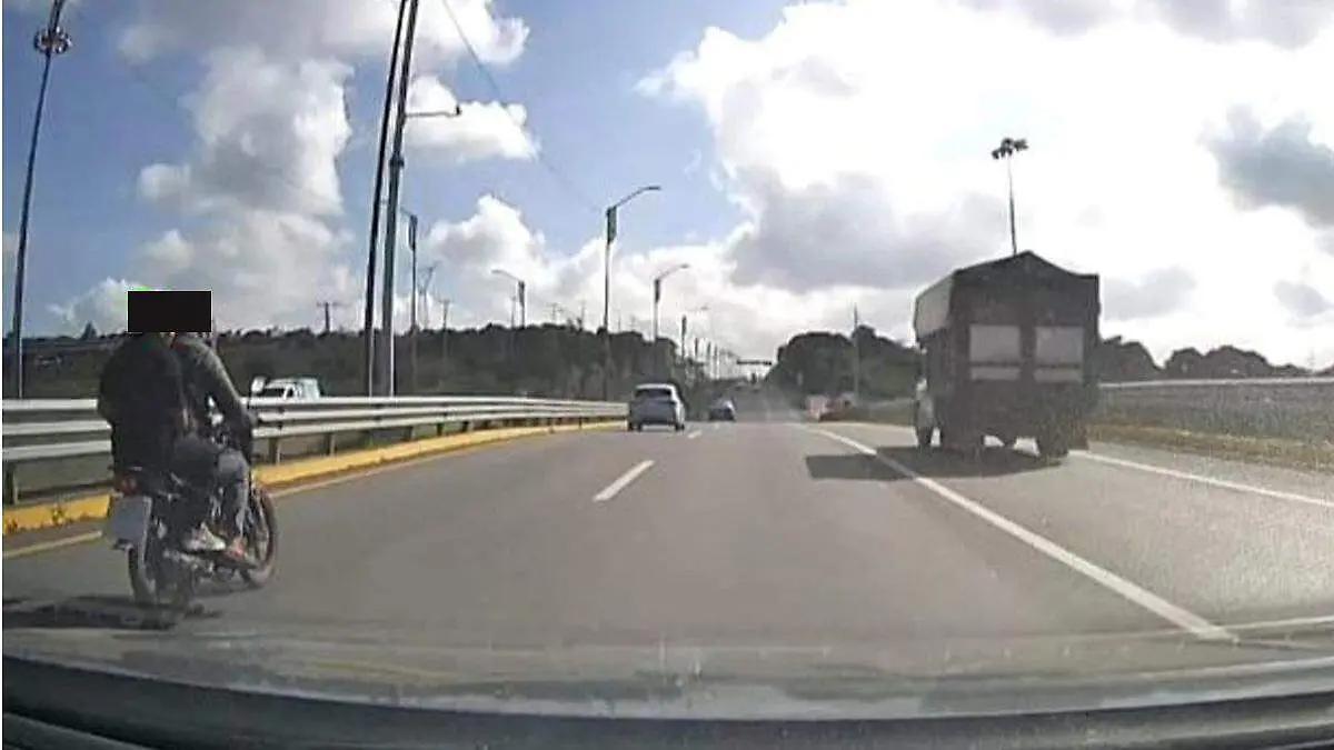 Reporta intento de asalto en Periférico Ecológico; “les aventé el carro, le aceleré”