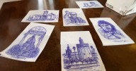 Un artista de Sevilla se viraliza por convertir las servilletas de bar de toda la vida en obras de arte