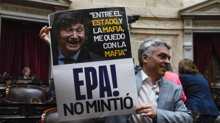 "Karina muerde más que Conan" y otros hits de la presentación de Francos en el Congreso
