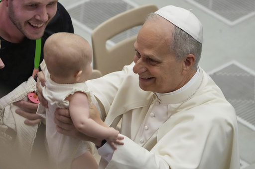 El papa León XIV destaca la virtud de escuchar al recibir premio de los agustinos de EEUU