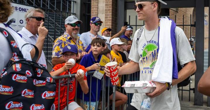 LSU baseball injury updates: Jay Johnson on Gavin Guidry