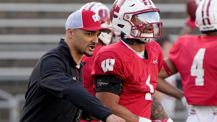 Devon Spalding talks about UW running back Dillin Jones'…