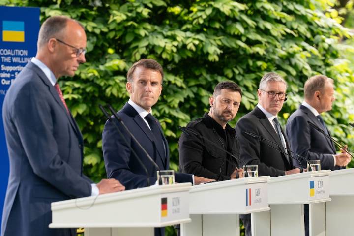 Líderes europeos expresan “disposición” para colaborar en cumbre entre Zelenski, Trump y Putin