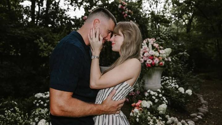 Taylor Swift, Travis Kelce announce engagement