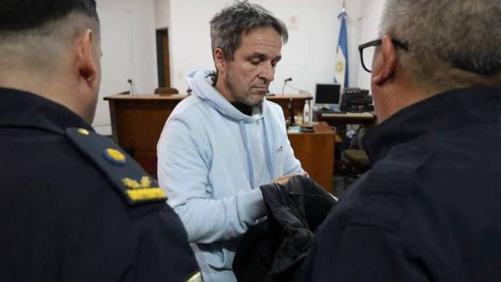 Así se llevaron al exmarido de Julieta Prandi para que cumpla su condena