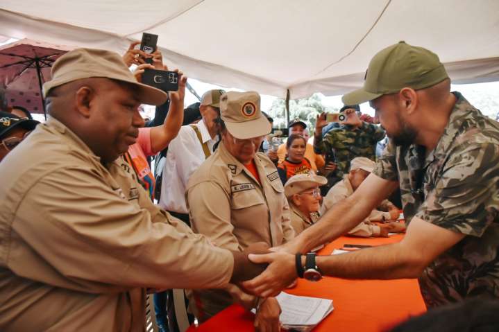 Alcalde Héctor Soto y su equipo de trabajo se alistan en defensa de la Patria