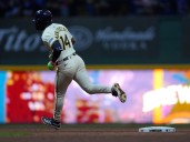 Andruw Monasterio clave para la victoria de Cerveceros