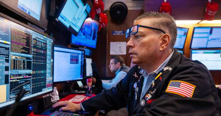 Most U.S. stocks fall after a disappointing inflation update, but Big Tech keeps Wall Street steady
