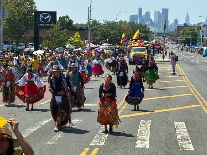 Con orgullo, identidad y folklore, Ecuador ilumina a Queens