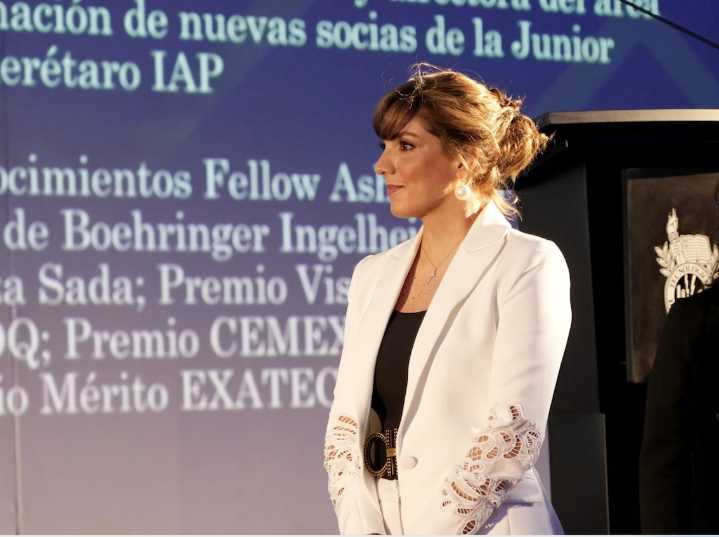 Distingue Tec de Monterrey a Romy Rojas
