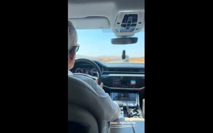 Le ministre des Transports turc se filme sur une autoroute à 225 km/h