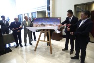 El ministro de Relaciones Exteriores participa en la presentación de la serie filatélica alusiva al aniversario del establecimiento de relaciones diplomáticas entre Perú y los estados de Kuwait , Jord
