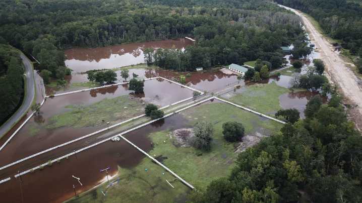 Horses evacuated as Effingham equestrian center floods from weekend storms