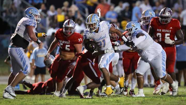 See the photos! Williston football hosts Chiefland to open 2025 season