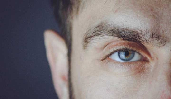 Cejas: los mejores indicadores de aceptación o rechazo de una persona, según un experto