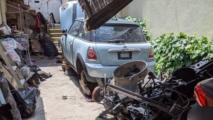 Aseguran dos toneladas de autopartes con reporte de robo en Nezahualcóyotl