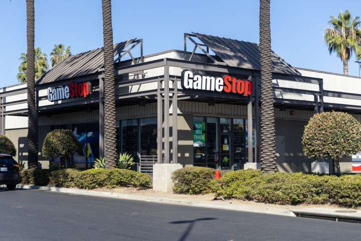 GameStop: Downside Risk Is Limited With $6 Billion In Cash And Crypto (NYSE:GME)