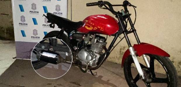 Secuestraron otra «ruidosa» y aprehendieron a su conductor por querer golpear a los policías