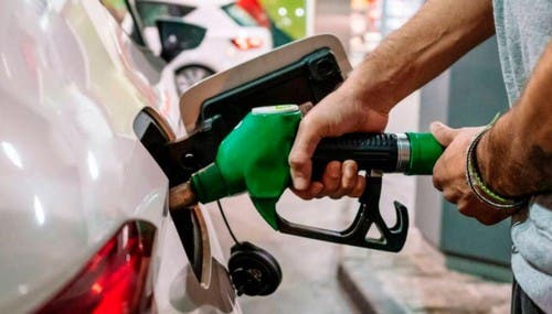 El impuesto a los combustibles se ajustará por inflación desde septiembre: cuánto subirán