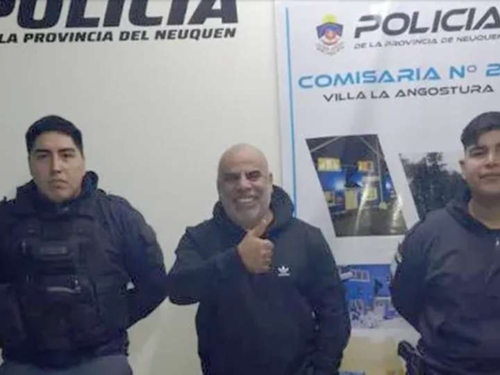 Mal momento para Chicho Serna en Villa La Angostura: sufrió un robo pero terminó con una sonrisa en la comisaría