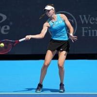 Alcaraz survives to reach Cincy semis as Rybakina topples No. 1 Sabalenka