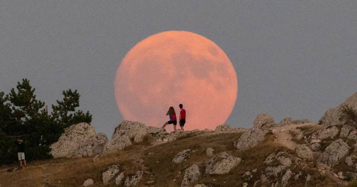 In Photos: August's Full Sturgeon Moon dazzles around the world