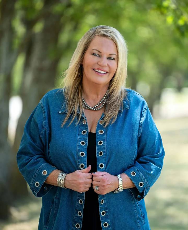 UNT graduate, Krum resident Lisa McEntire to challenge Hopper for District 64
