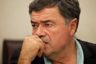 Ministro Esteban Valenzuela deja su cargo tras decisión del FRVS de competir en lista separada