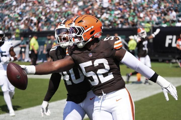 K.J. Henry’s pick-6 leads Browns to win over Eagles in preseason game with Shedeur Sanders sidelined – Winnipeg Free Press