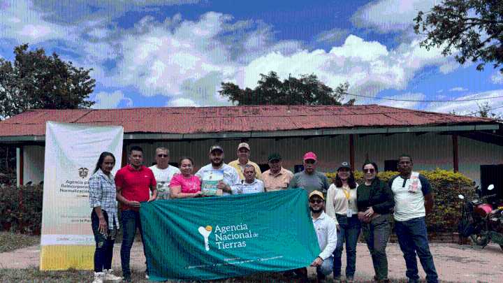 Entrega de tierras a firmantes de paz en Baraya, Huila