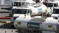 Por 'afectaciones temporales' Pemex incorporará más pipas para abastecer CDMX