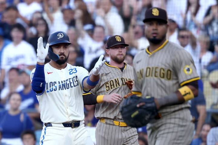 Dodgers manager Dave Roberts salutes the way Michael Conforto keeps battling