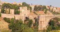 Un reventón en la red de agua provoca un espectacular río en el Casco Histórico de Toledo