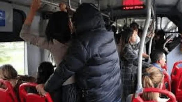 Un hombre es arrestado por abusos deshonestos en transporte