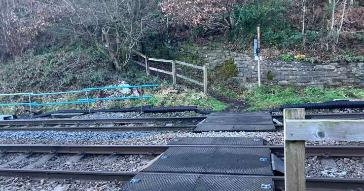 'Near misses' with pedestrians on train tracks prompt six-month closure of controversial level crossing