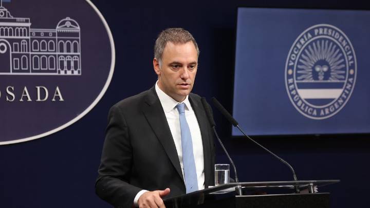 Adorni publicó una frase sugerente en medio del escándalo por las presuntas coimas: "El tiempo es el único juez"