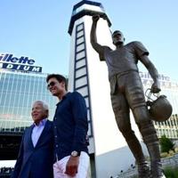 Patriots unveil statue honoring iconic quarterback Tom Brady
