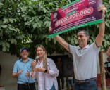 Los Gnecco ‘aceitan la maquinaria’ para el Congreso entregando cheques simbólicos a los alcaldes