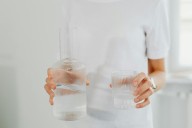 ¿Qué hay en el agua del grifo de Estados Unidos? Desde químicos tóxicos hasta sustancias radiactivas
