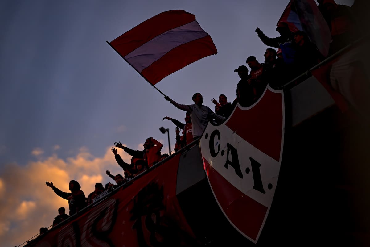 Llevaban 10 años en el país: familia argentina hincha de Independiente deja Chile denunciando amenazas después del partido contra la U