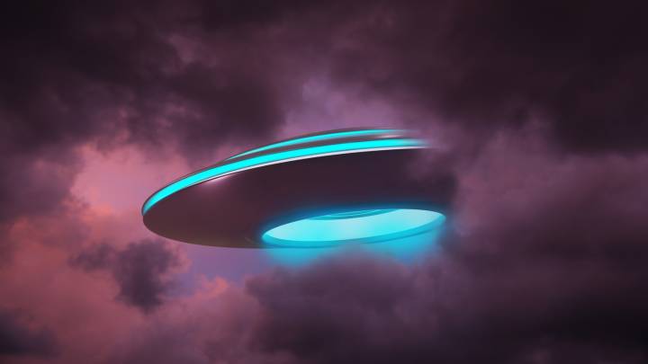 This Harvard Scientist Says An Incoming Comet Could Be An Alien Ship. Here's Why He Might Be Right