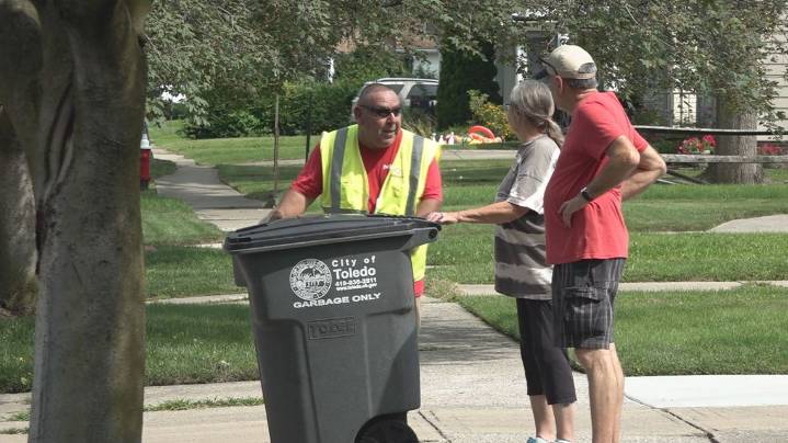 Toledoans speak out as trash delays drag on amid strike