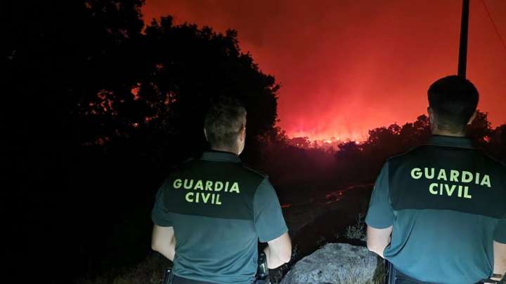 El incendio de Porto vuelve a complicarse y obliga a nuevos desalojos en Zamora