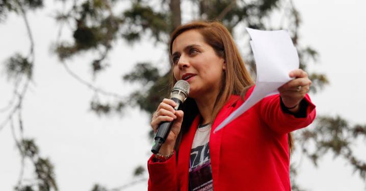 Justicia prohíbe a Natalia Valdebenito hacer chistes sobre tragedia de mineros tras recurso de familiares