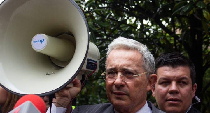 Álvaro Uribe vuelve a referirse a la muerte de Miguel Uribe y ataca a Gustavo Petro: “hay que derrotar al jefe de los matones”